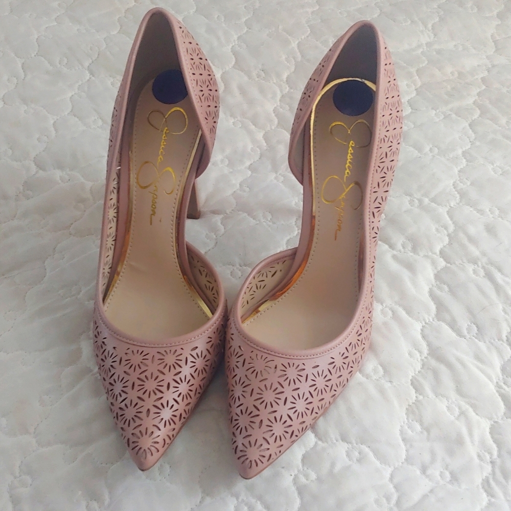 Jessica Simpson nude pumps